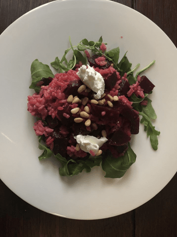 Rote Bete Risotto mit Rucola und Ziegenkäse